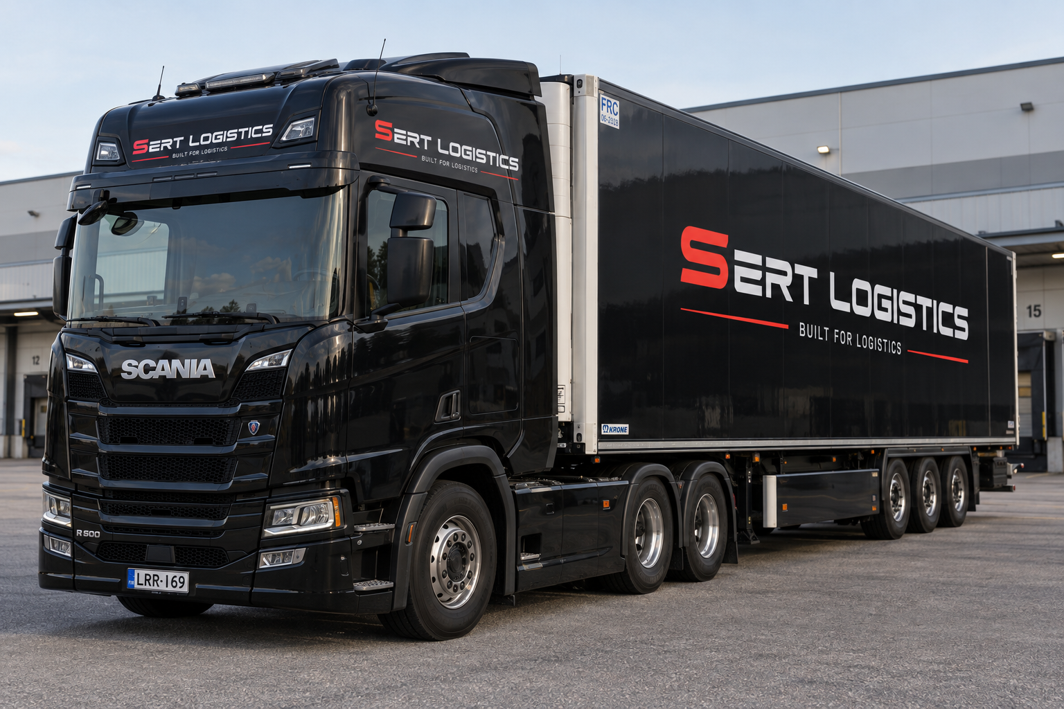 Scania ja kylmäkuljetusperävaunu terminaalilla, kuvituskuva